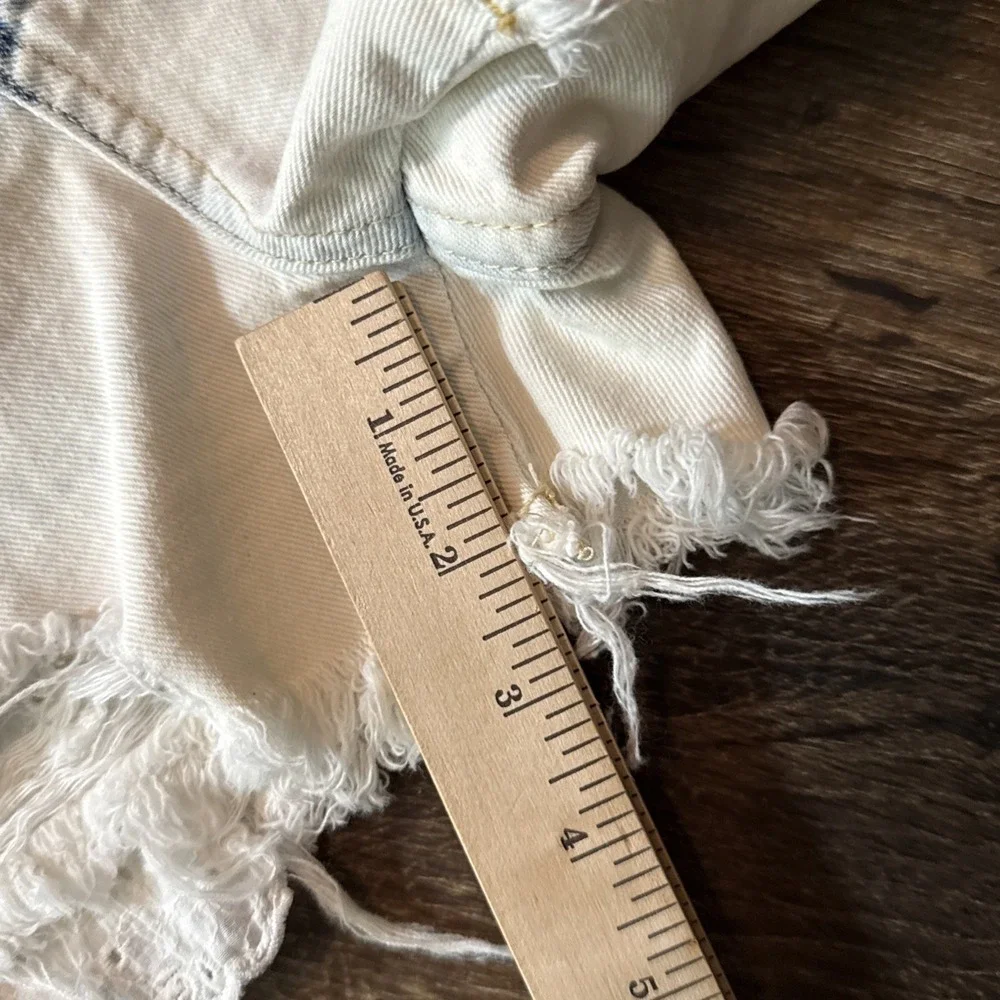 Free People Low Tide Dip Dye Bleached‎ Embroidered Jean Shorts Size 26 READ